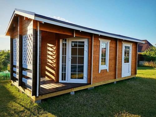 Довольно симпатичный садовый домик.