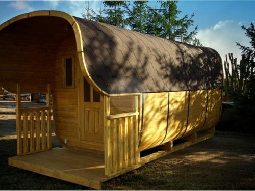 Добрый день.  У кого на даче стоит баня - квадро - овал - бочка или просто может кто знает о таких банях?