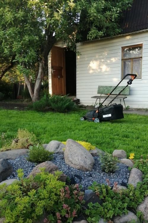 Процесс создания зелёного ковра и результат. 01