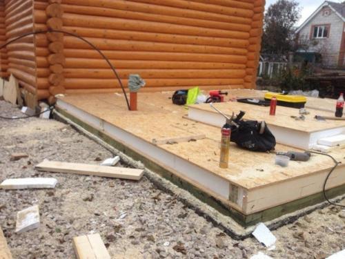 За счёт пристройки жилое пространство дома расширили.