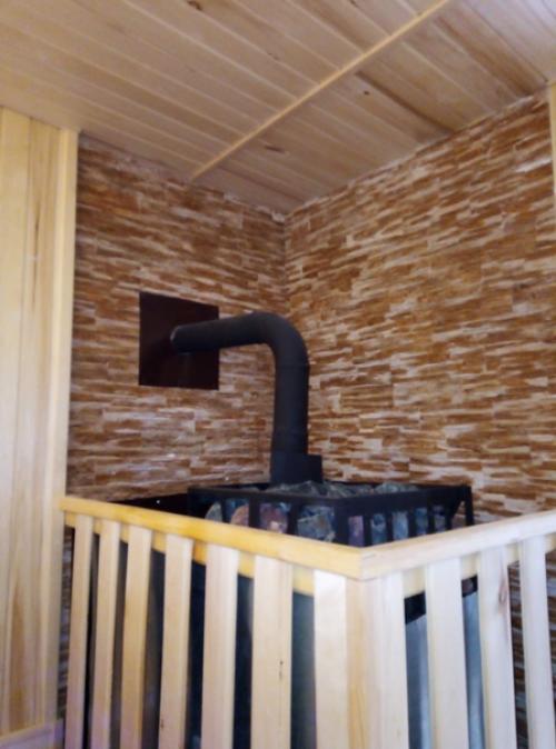 За полтора месяца построил в одиночку баню. 06