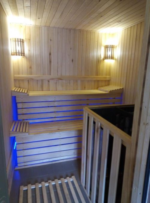 За полтора месяца построил в одиночку баню. 07