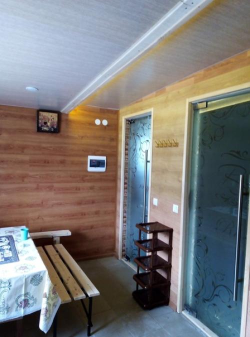 За полтора месяца построил в одиночку баню. 04