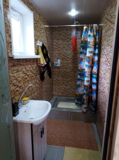 За полтора месяца построил в одиночку баню. 03