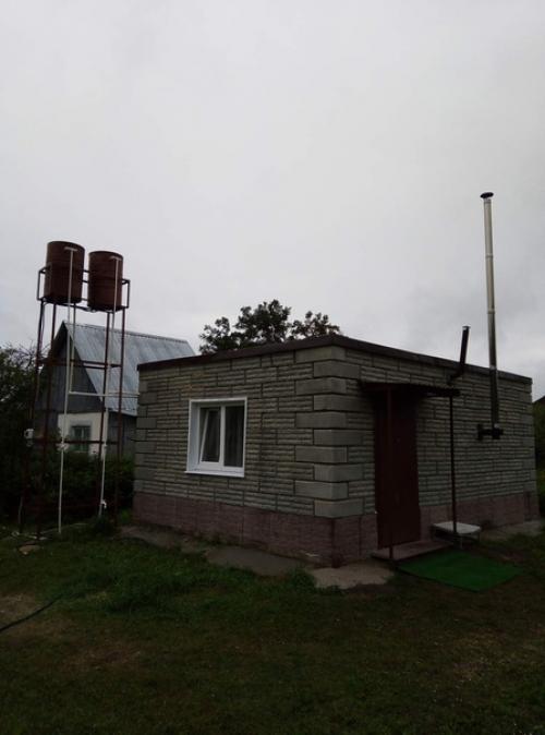 За полтора месяца построил в одиночку баню.