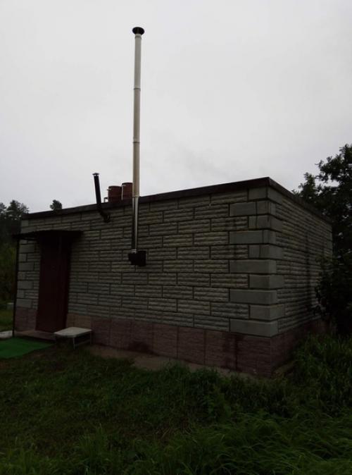 За полтора месяца построил в одиночку баню. 01