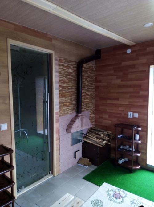 За полтора месяца построил в одиночку баню. 02